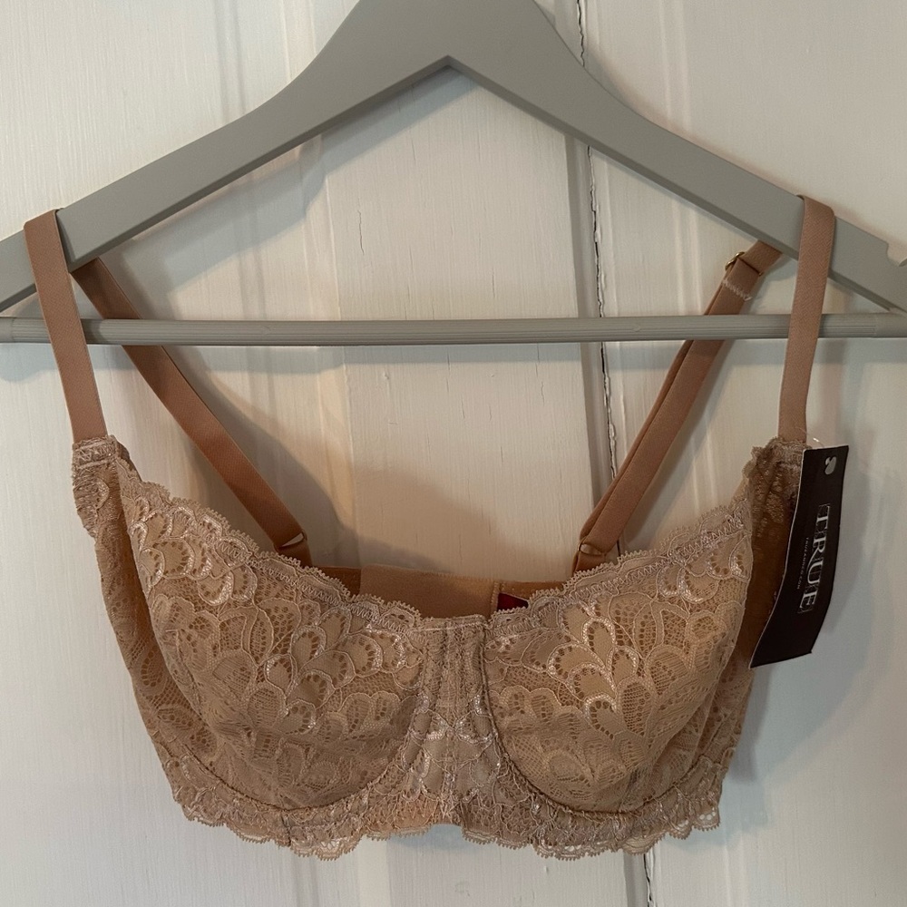 True and Company: Gramery+Balconette bra. Size 32DD. New with tags.